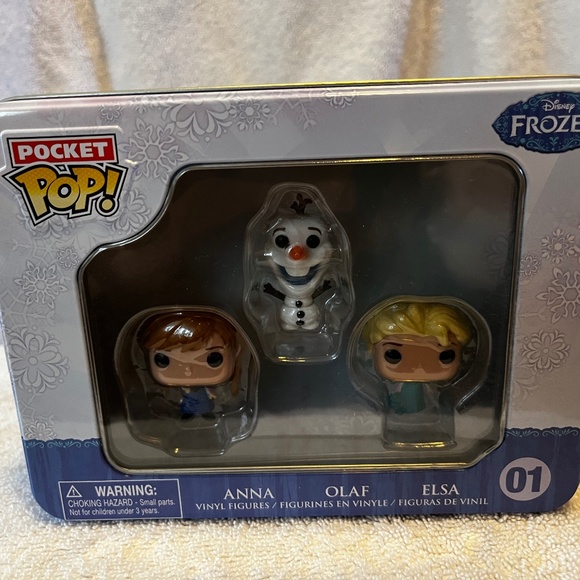 Disney's Frozen Funko Pocket POP Vinyl Figure 3-Pack Tin Elsa, Anna and Olaf - Picture 3 of 5